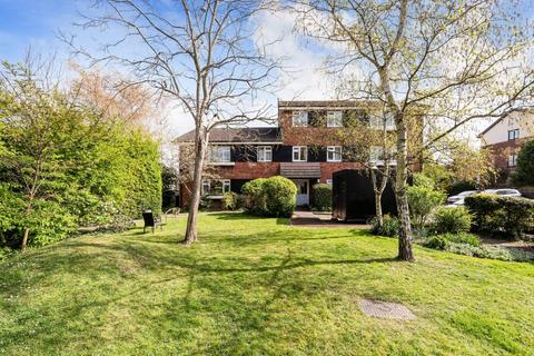 18 The Stanfords, Epsom, KT17 1JE