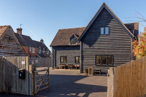 4 bedroom detached house for sale, Horley Row, Horley, Surrey, RH6