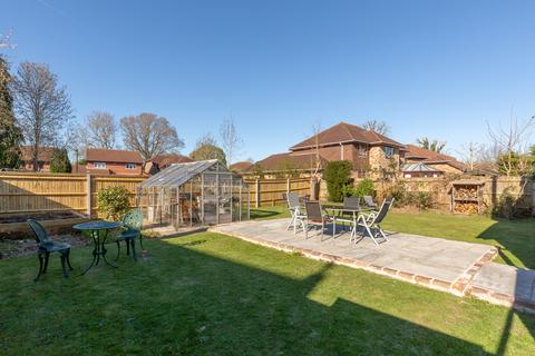4 bedroom detached house for sale, Horley Row, Horley, Surrey, RH6