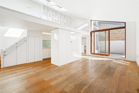 3 bedroom mews to rent, Zulu Mews, London, SW11