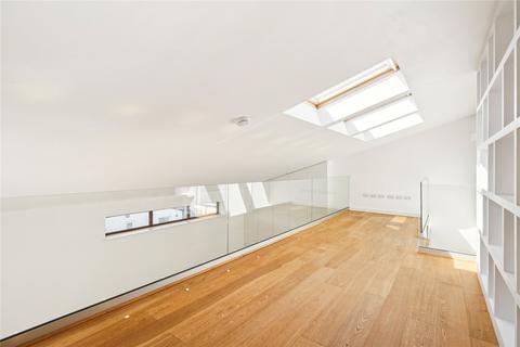 3 bedroom mews to rent, Zulu Mews, London, SW11