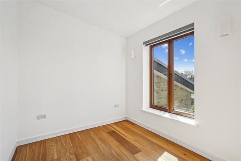 3 bedroom mews to rent, Zulu Mews, London, SW11