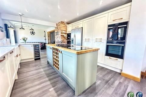 5 bedroom detached house for sale, Chase Side Drive, Rugeley
