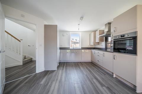 3 bedroom semi-detached house to rent, Sturry CT2