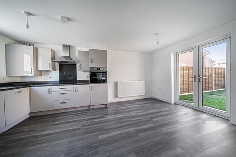 3 bedroom semi-detached house to rent, Sturry CT2