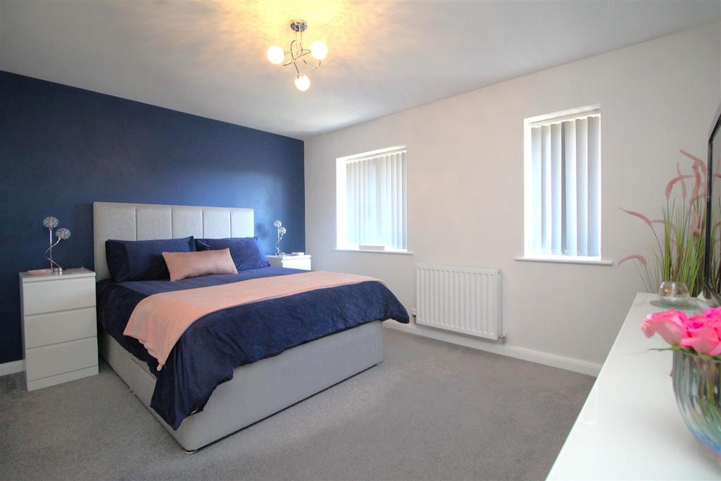 Main bedroom 1 .JPG