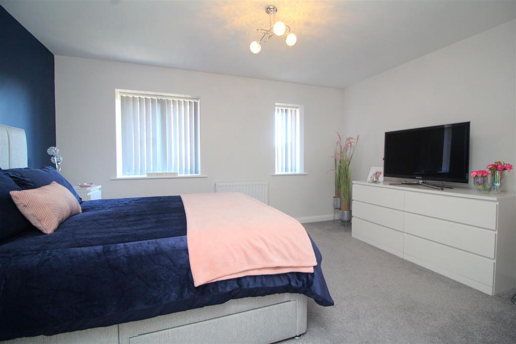 Main bedroom 2 .JPG