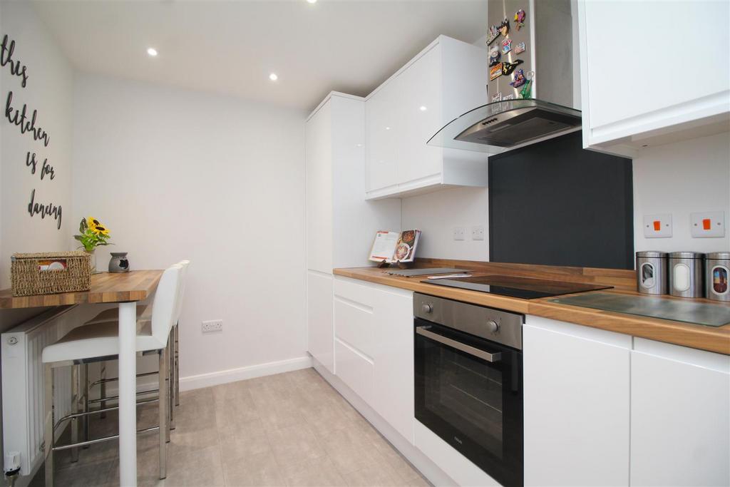 Kitchen 1 .JPG