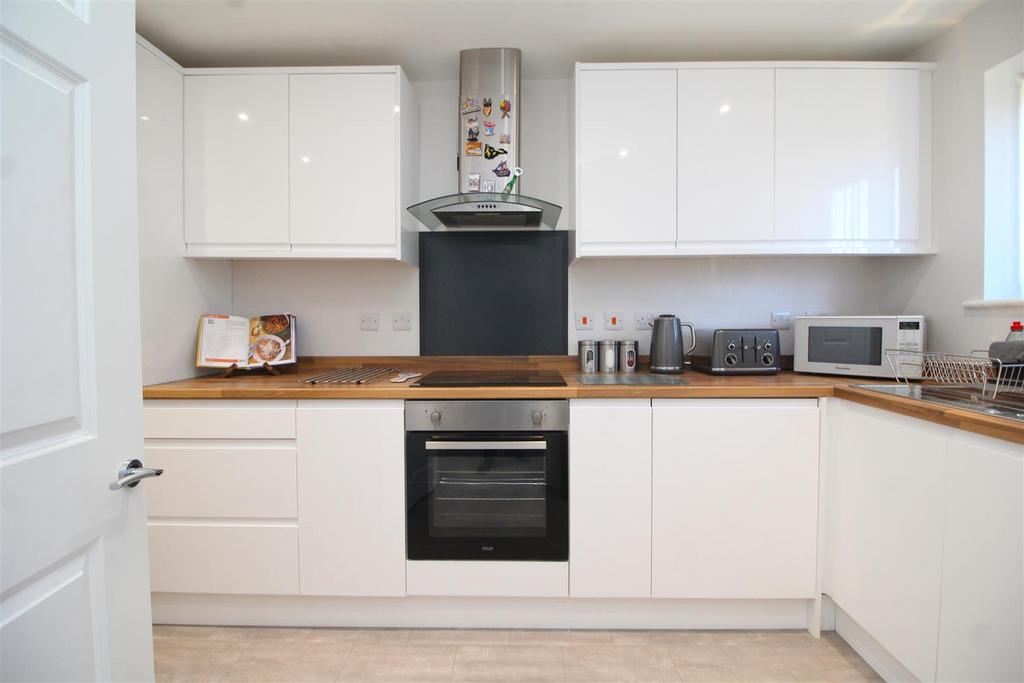 Kitchen 2.JPG