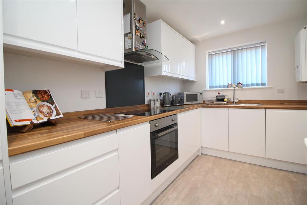 Kitchen 3 .JPG