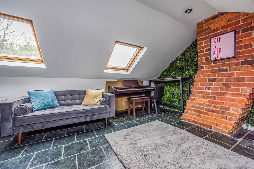 177 Hawthorn Crescent, Cosham-Small-Portico Marketi