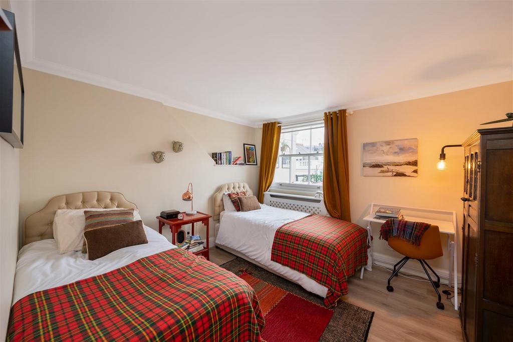 Flat 4, 54 Eaton Place Hi-20.jpg