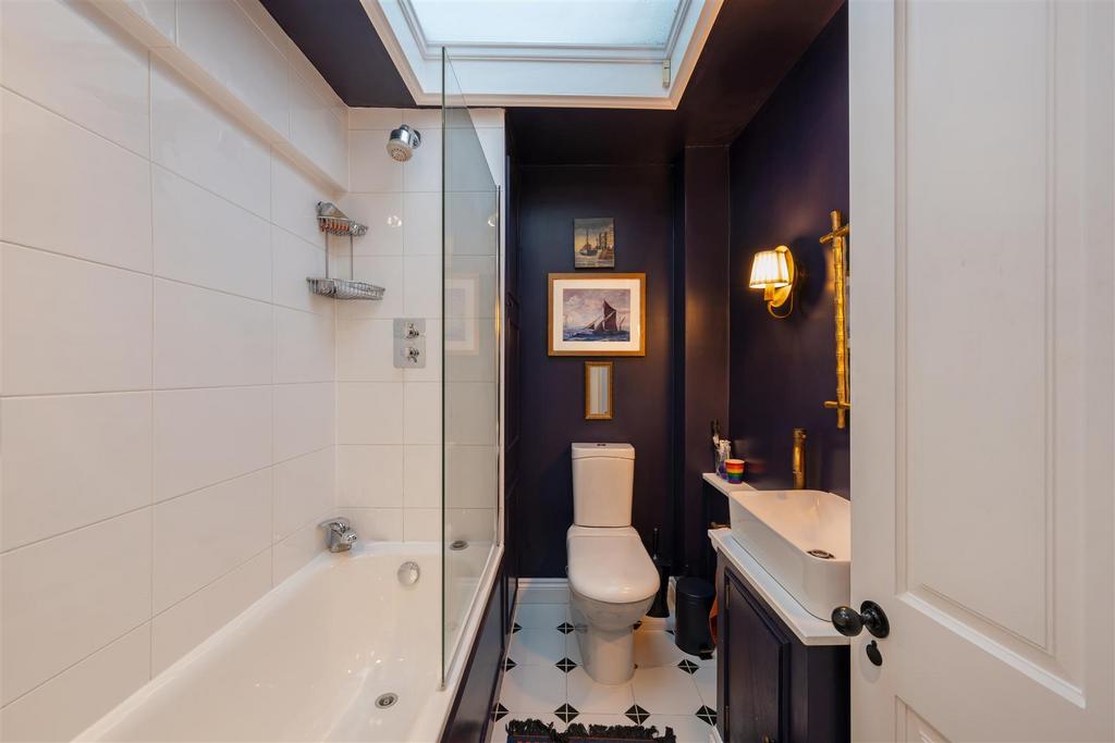 Flat 4, 54 Eaton Place Hi-22.jpg