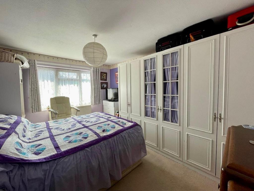 The Cresent -Bedroom.jpg
