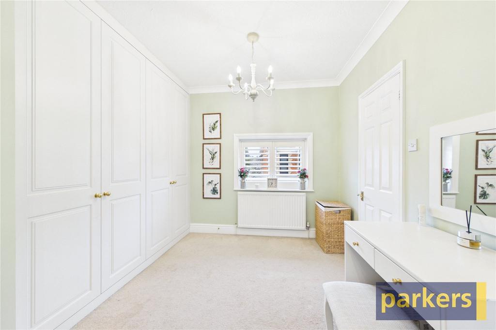 Bed 1dressing Area