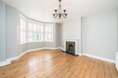 1 bedroom flat for sale, Chelsham Road, London SW4