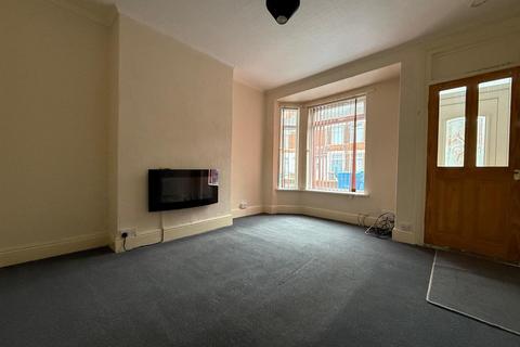 2 bedroom end of terrace house to rent, Hereford Street, Hull