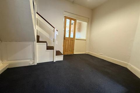 2 bedroom end of terrace house to rent, Hereford Street, Hull