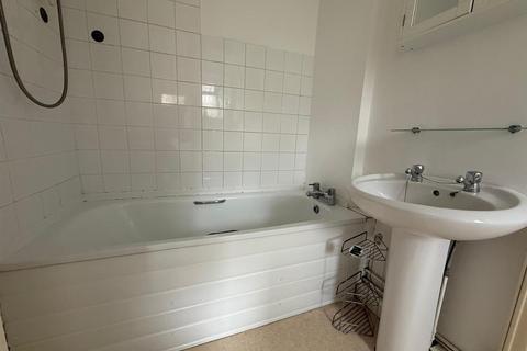 2 bedroom end of terrace house to rent, Hereford Street, Hull