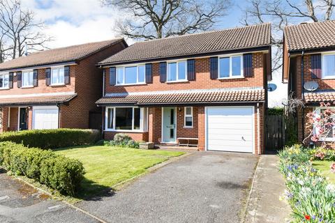 10 Frouds Close, Hook, RG27 9NE