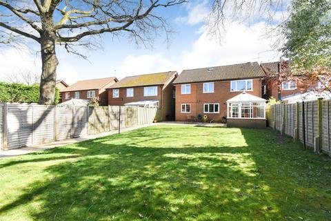 10 Frouds Close, Hook, RG27 9NE