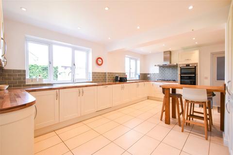 10 Frouds Close, Hook, RG27 9NE