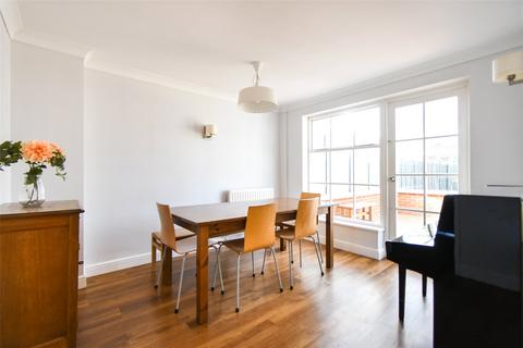 10 Frouds Close, Hook, RG27 9NE
