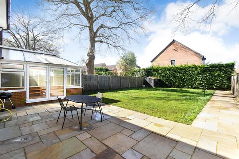 10 Frouds Close, Hook, RG27 9NE