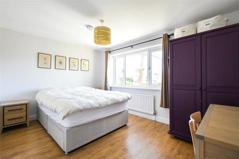 10 Frouds Close, Hook, RG27 9NE
