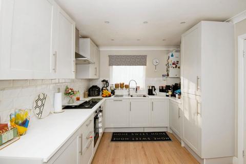 2 bedroom detached bungalow for sale, Goldsworthy Way, Slough SL1
