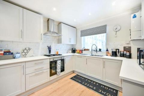 2 bedroom detached bungalow for sale, Goldsworthy Way, Slough SL1