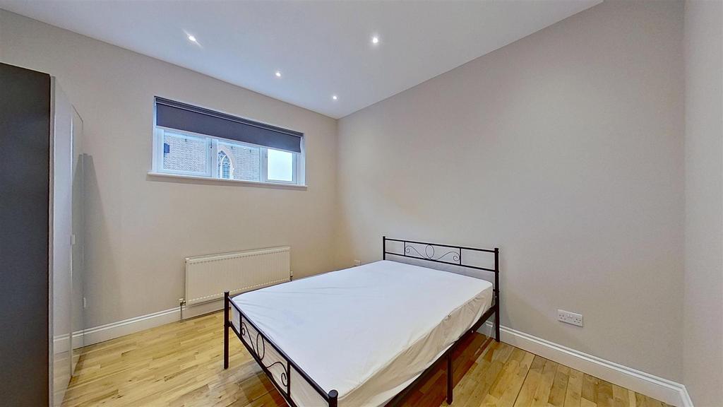 Abbeville-Road-Clapham-SW4-04152025 164955.jpg