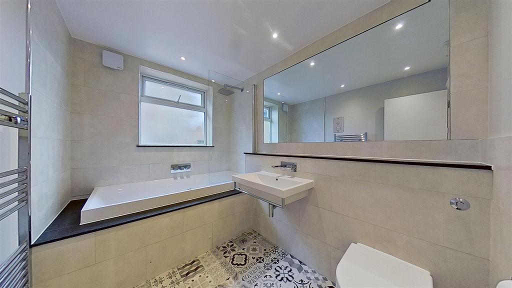 Abbeville-Road-Clapham-SW4-04162025 174743.jpg