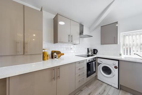 9 bedroom house to rent, Burleigh Street, Manchester M15