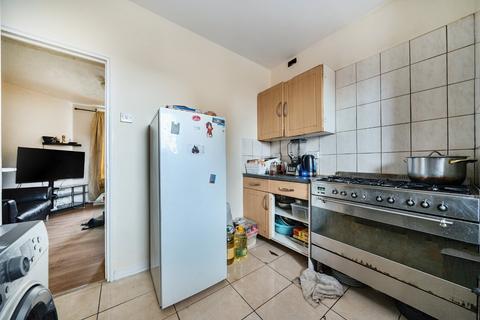 3 bedroom apartment for sale, Barnfield Road, London