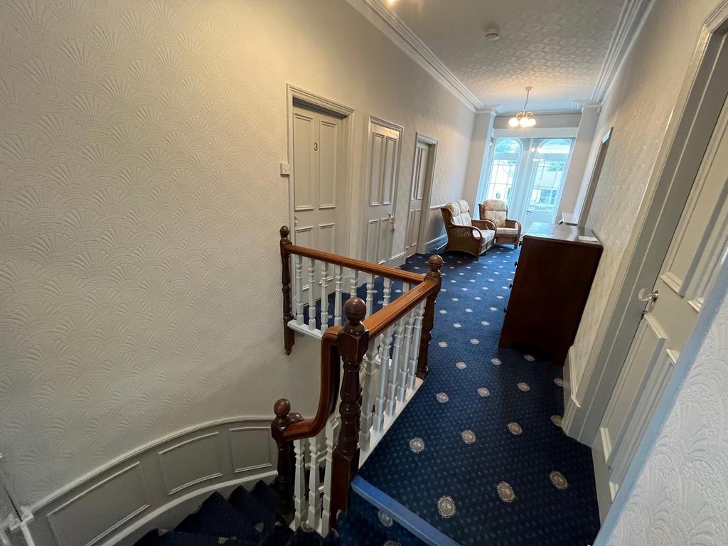 Exceptional full length Galleried Landing