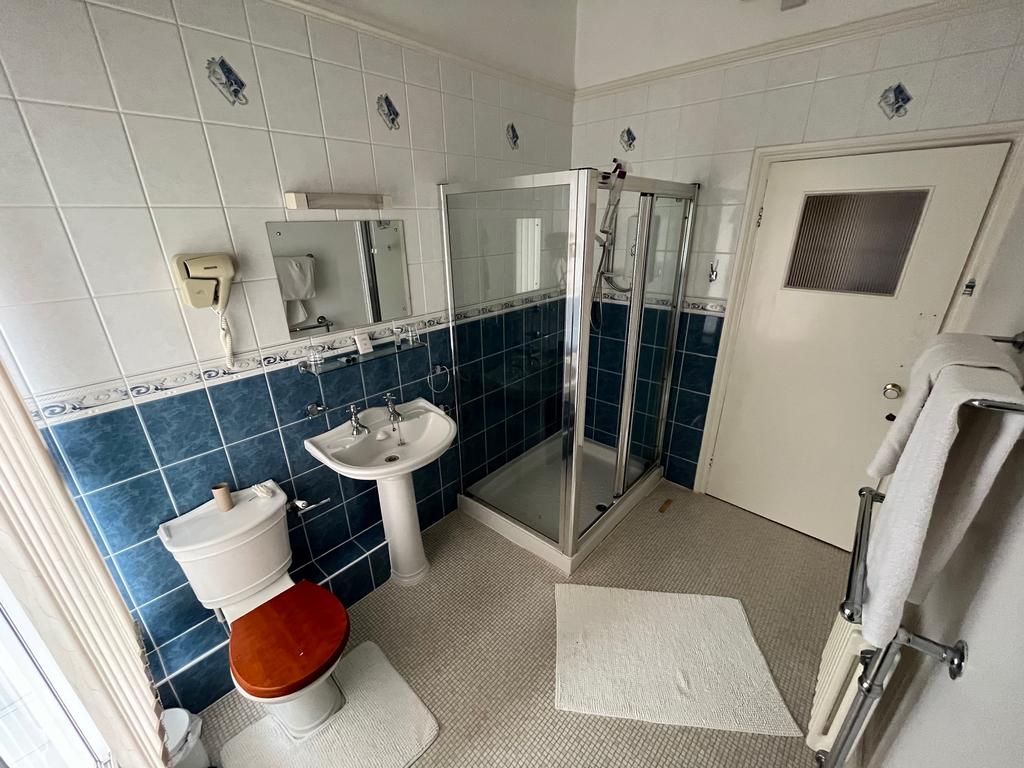 En Suite Bathroom