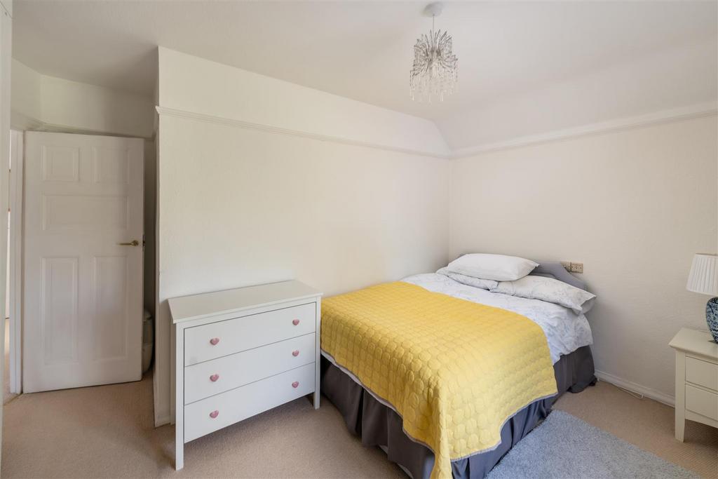 15 Silverlea Gardens internals6.jpg