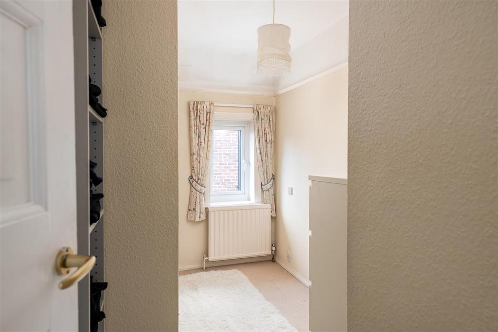 15 Silverlea Gardens internals7.jpg
