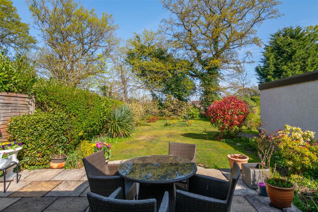 15 Silverlea Gardens externals-11.jpg