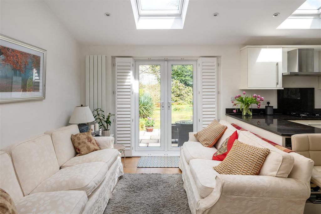 15 Silverlea Gardens internals18.jpg