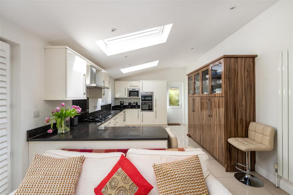 15 Silverlea Gardens internals19.jpg