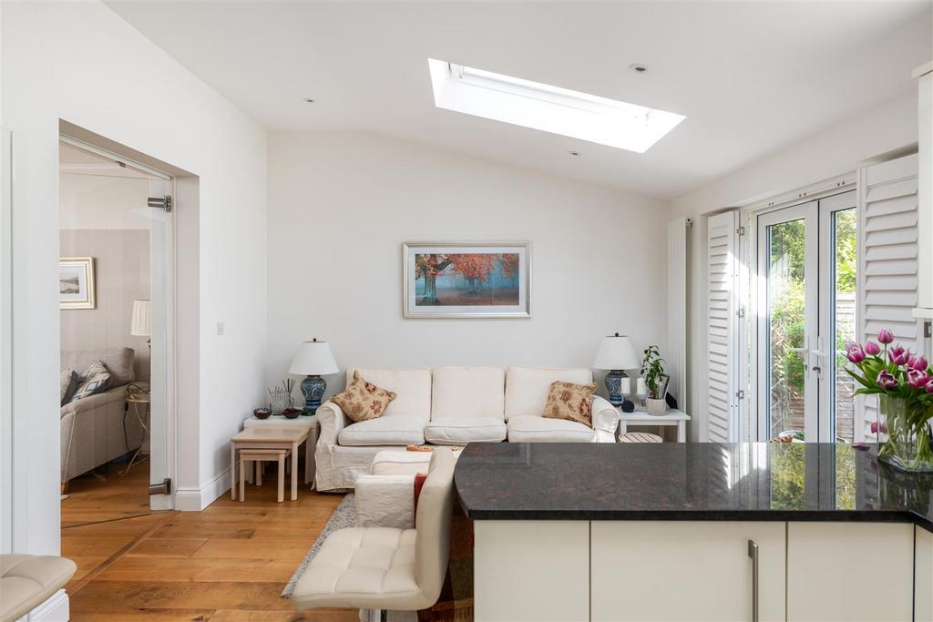 15 Silverlea Gardens internals20.jpg