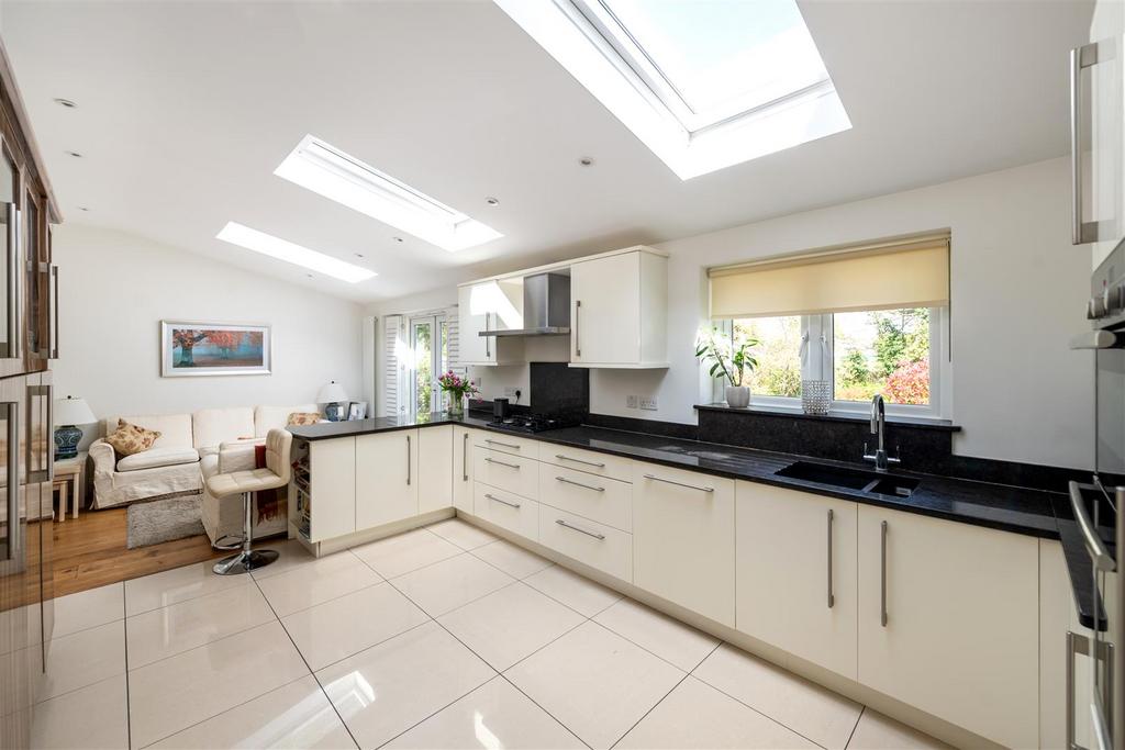 15 Silverlea Gardens internals21.jpg