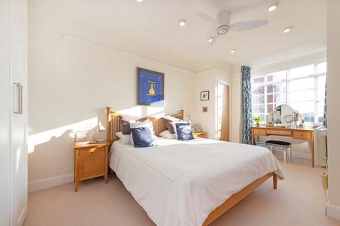 2 bedroom flat for sale, Belsize Avenue, London NW3