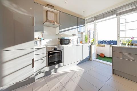 2 bedroom flat for sale, Belsize Avenue, London NW3