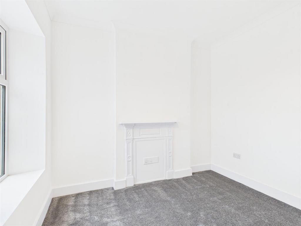 CAM02295 G0-PR0192-STILL010.jpg