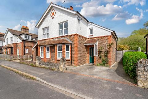 15 James Road, Peasmarsh, Guildford, GU3 1NF