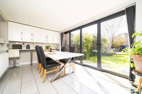 10 Cranbrook Road, London, SW19 4HD