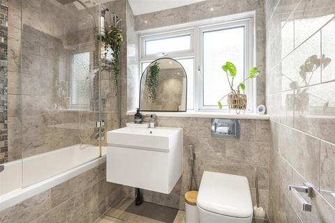 29 Manor Way, Banstead, SM7 3PN